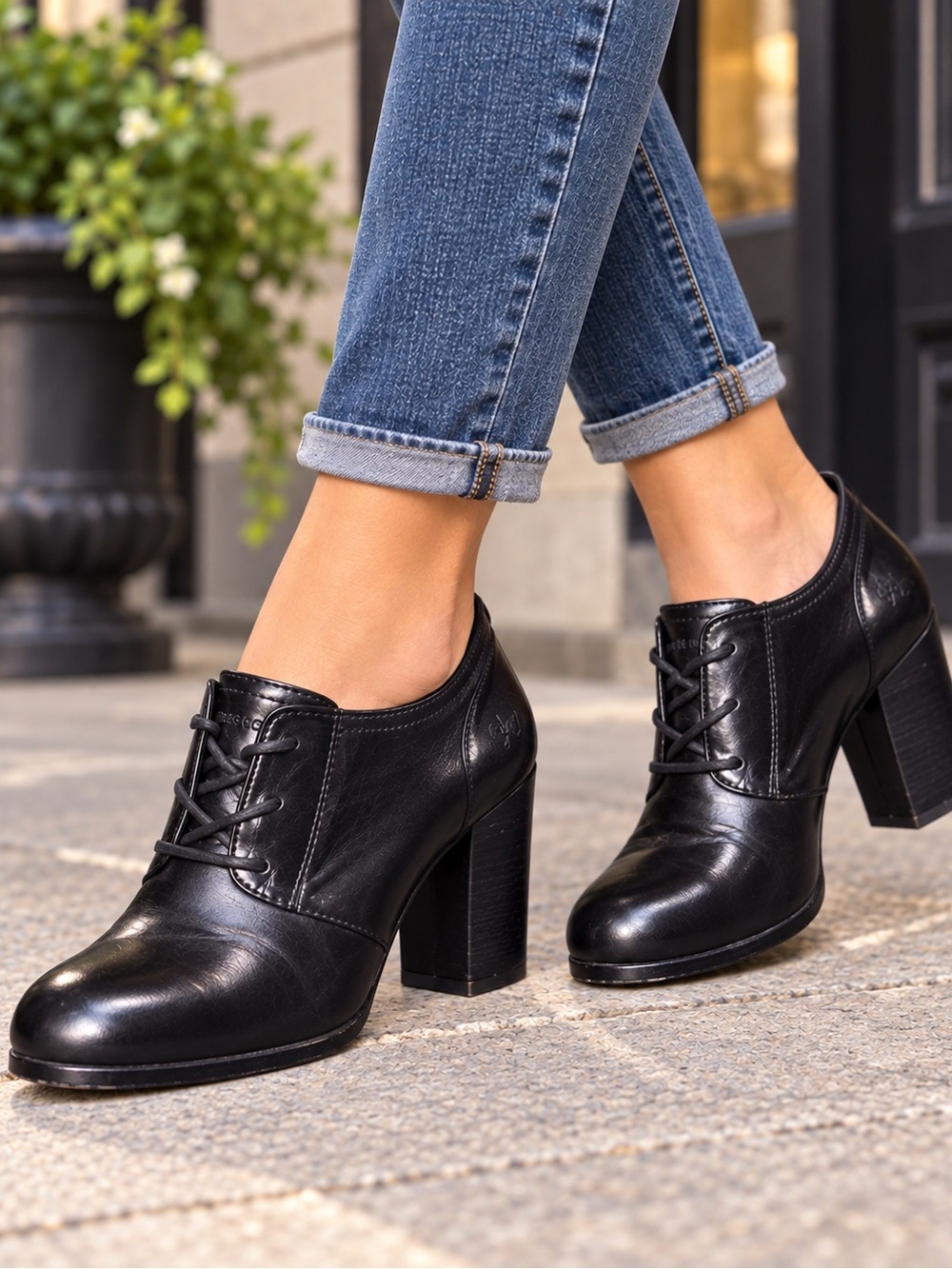 Frye Stella Oxford Heel Size 6 MSRP $250
